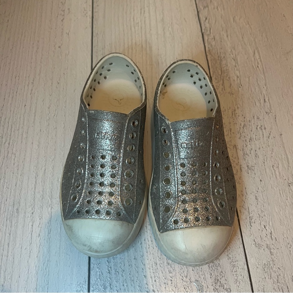 Silver Glitter Native size 10